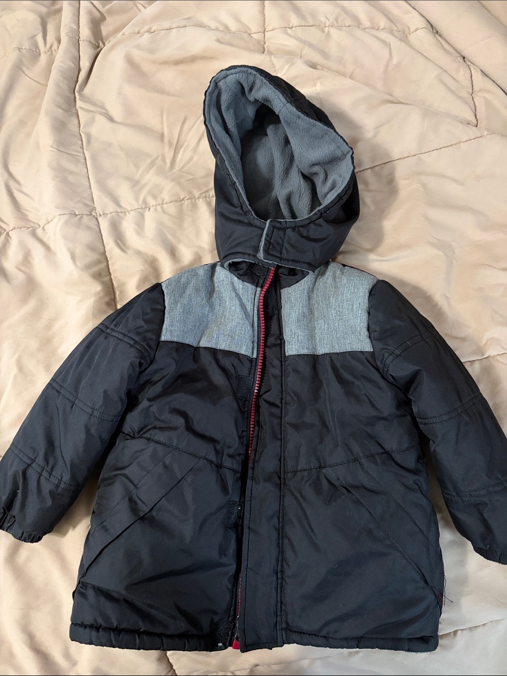 Kid’s winter jacket (2T)